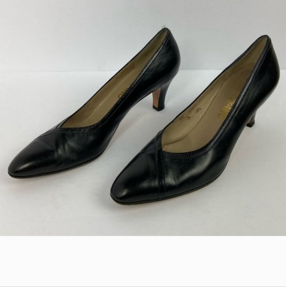 Salvatore Ferragamo Leather Heels Black Pumps Size 9 Minimalist Almond Toe Shoes - Picture 2 of 11